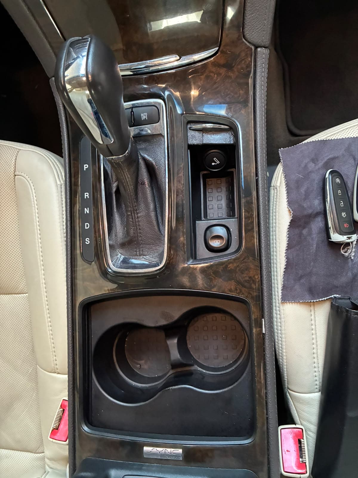 2014 Lincoln MKS Full Option for sale Dubai, Carology photo 16