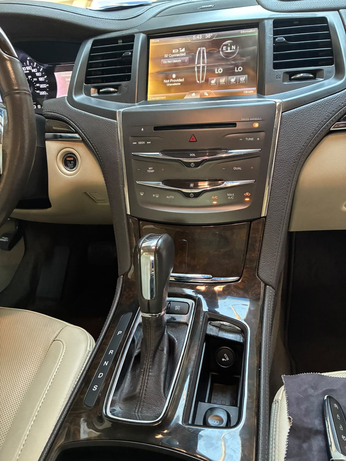 2014 Lincoln MKS Full Option for sale Dubai, Carology photo 17