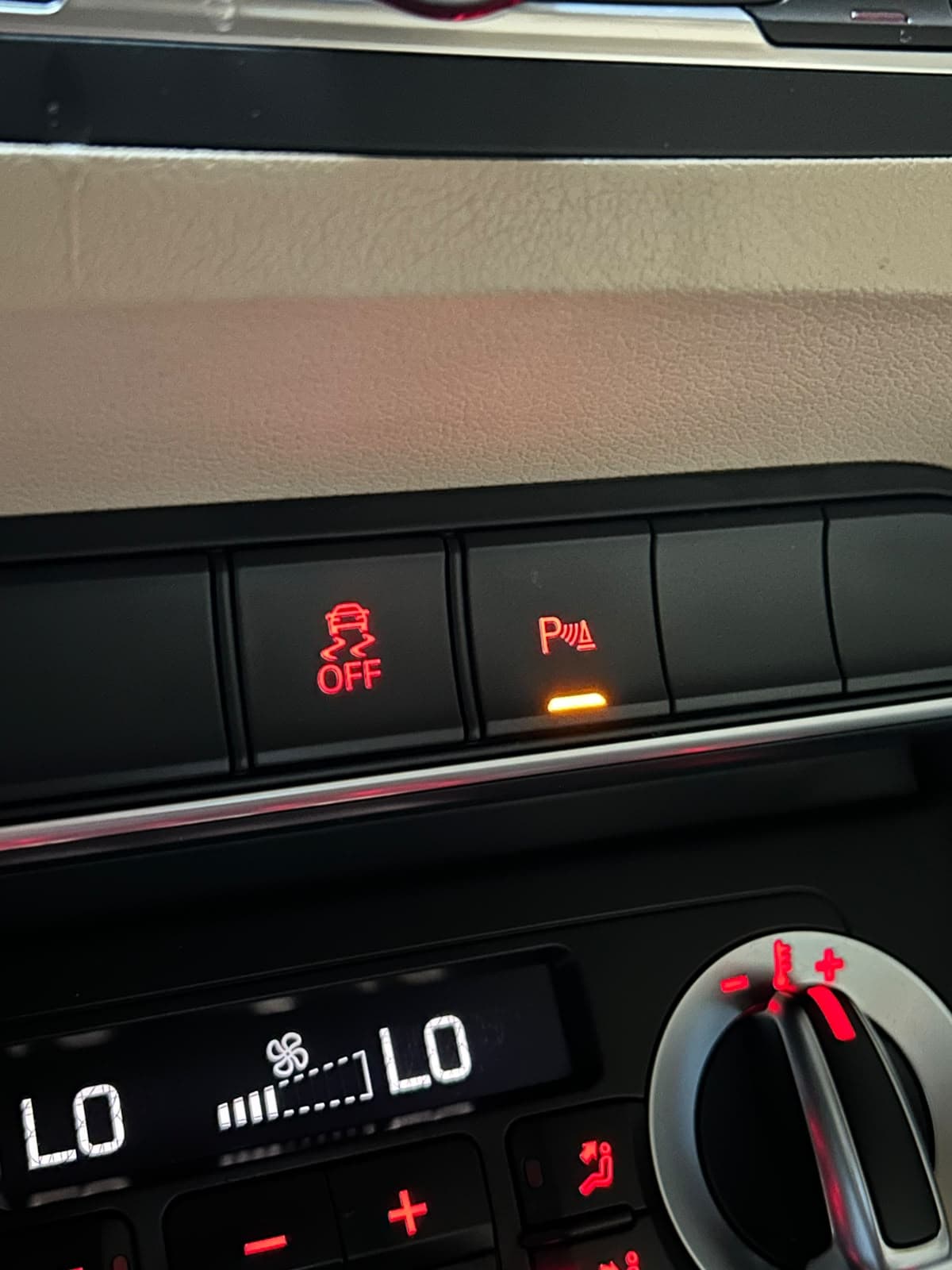 2015 Audi Q3 35 TFSI for sale Dubai, Carology photo 28