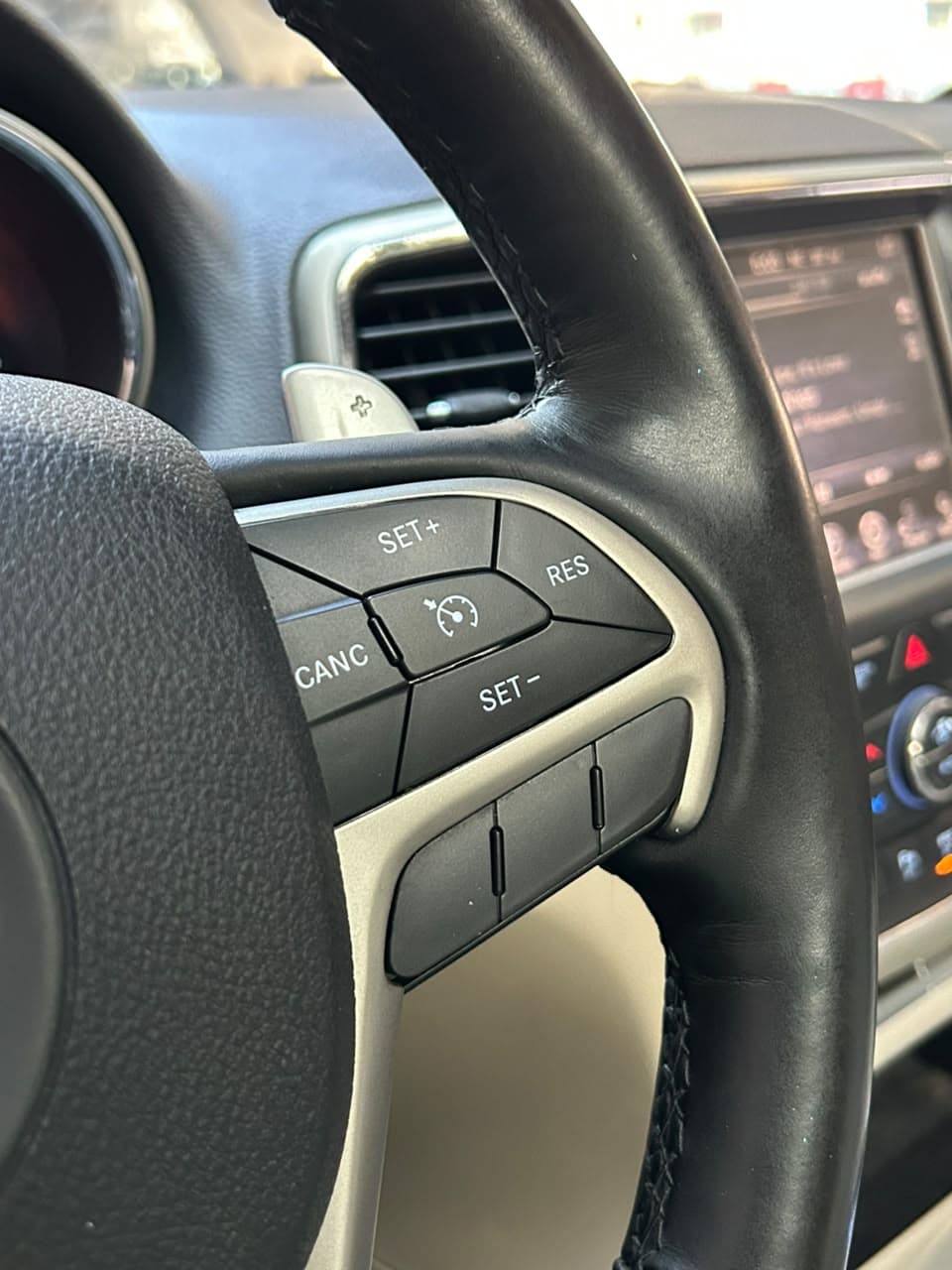2015 Jeep Grand Cherokee Limited for sale Dubai, Carology photo 22