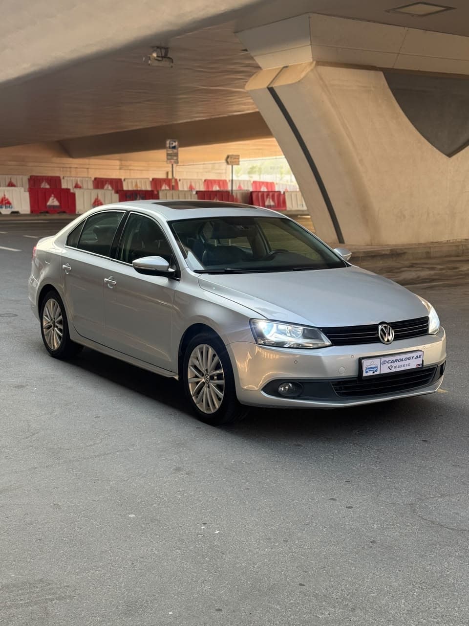 2015 Volkswagen Jetta for sale Dubai, Carology photo 3