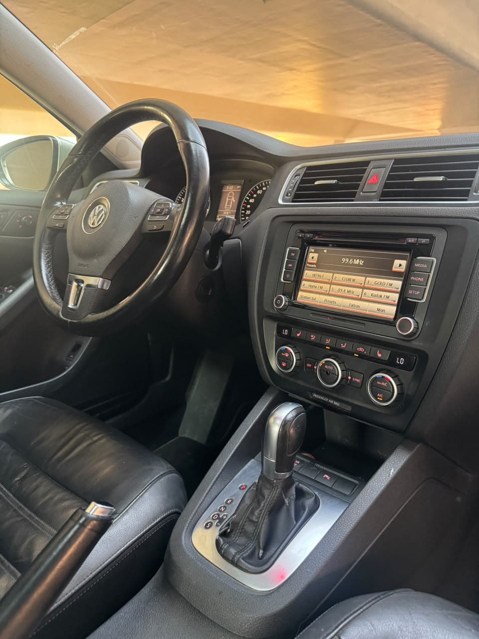 2015 Volkswagen Jetta for sale Dubai, Carology photo 8