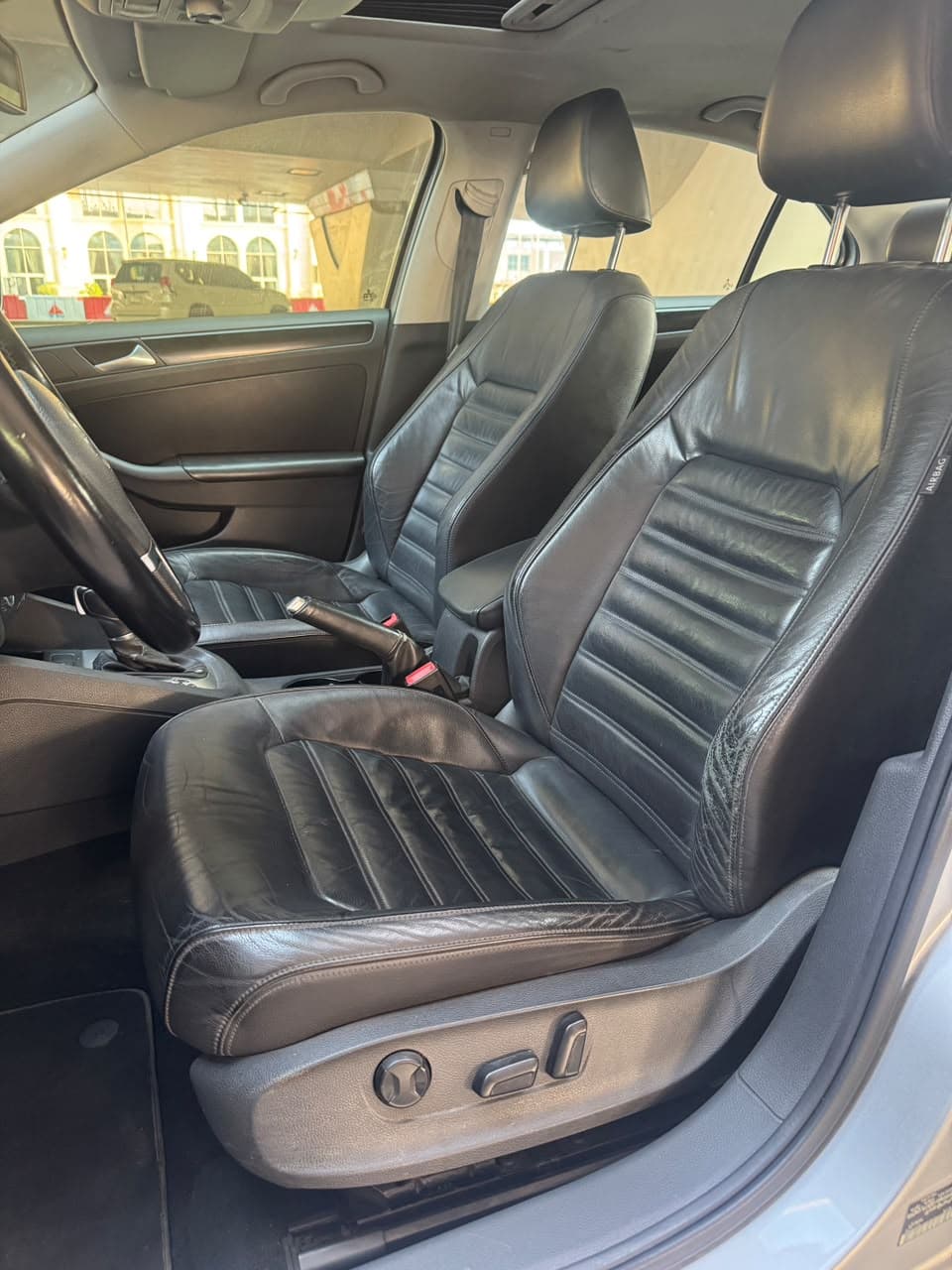 2015 Volkswagen Jetta for sale Dubai, Carology photo 16