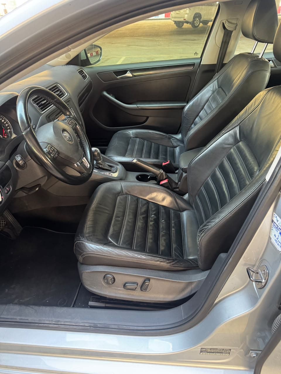 2015 Volkswagen Jetta for sale Dubai, Carology photo 17
