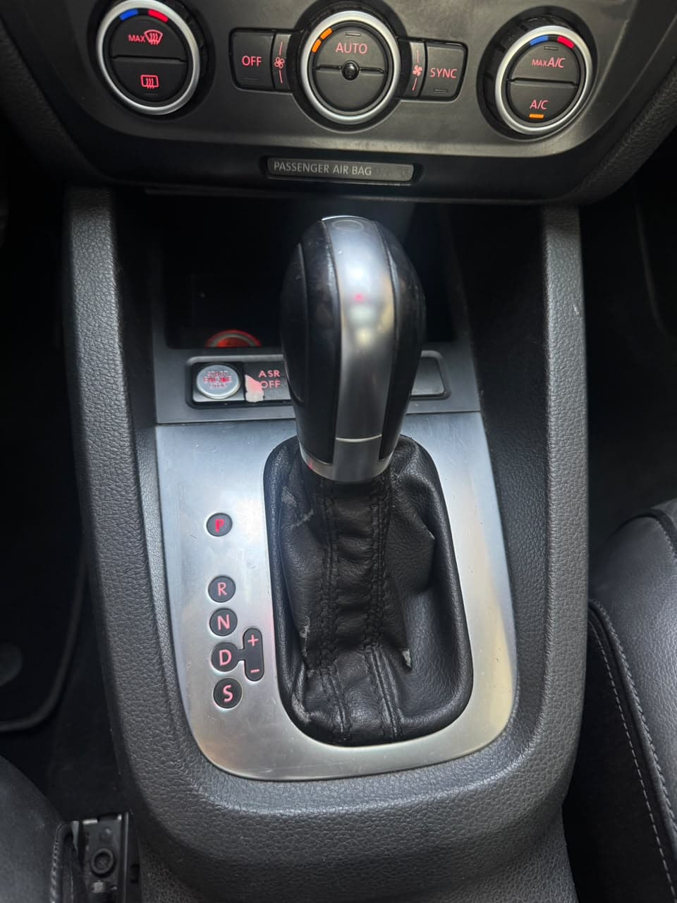 2015 Volkswagen Jetta for sale Dubai, Carology photo 21