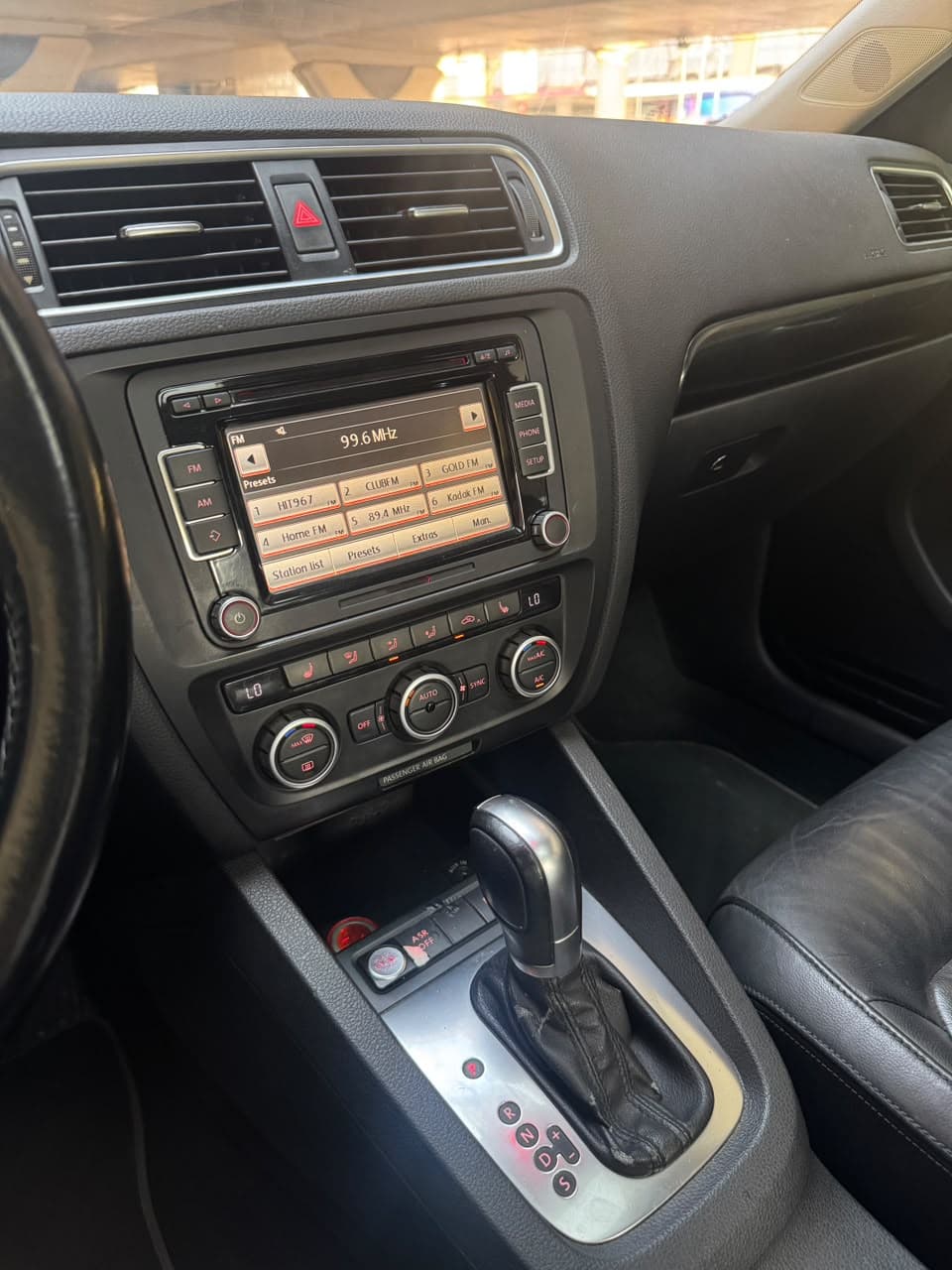 2015 Volkswagen Jetta for sale Dubai, Carology photo 23
