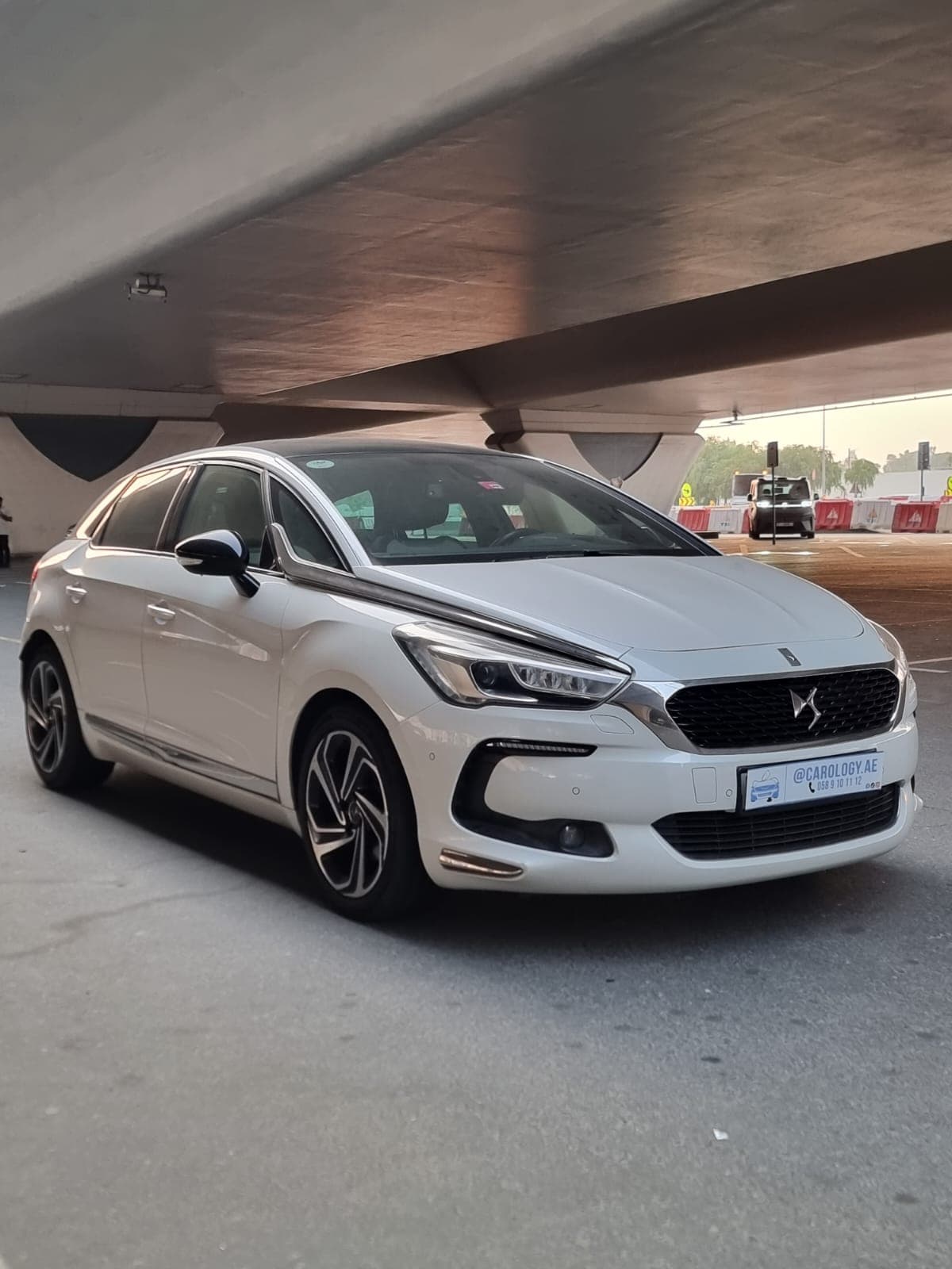 2016 Citroën DS 5 for sale Dubai, Carology photo 2