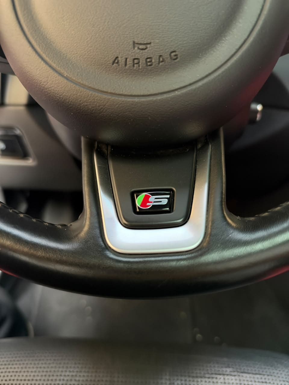 2016 Jaguar XF S for sale Dubai, Carology photo 23