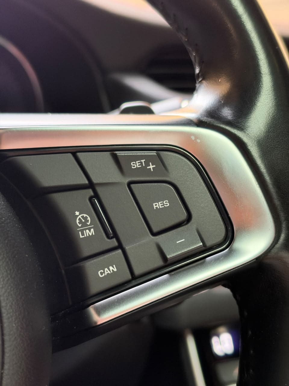 2016 Jaguar XF S for sale Dubai, Carology photo 31
