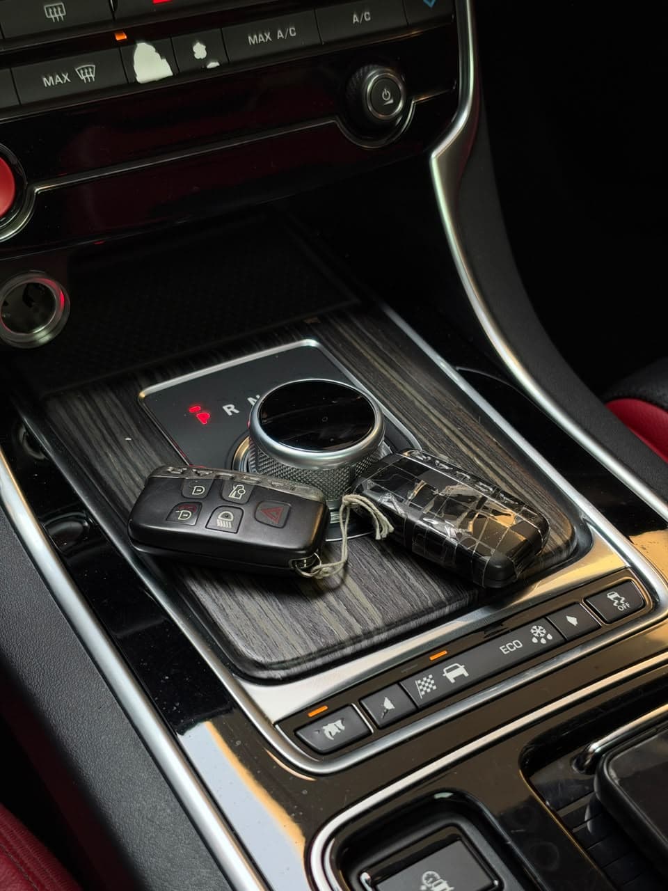 2016 Jaguar XF S for sale Dubai, Carology photo 35