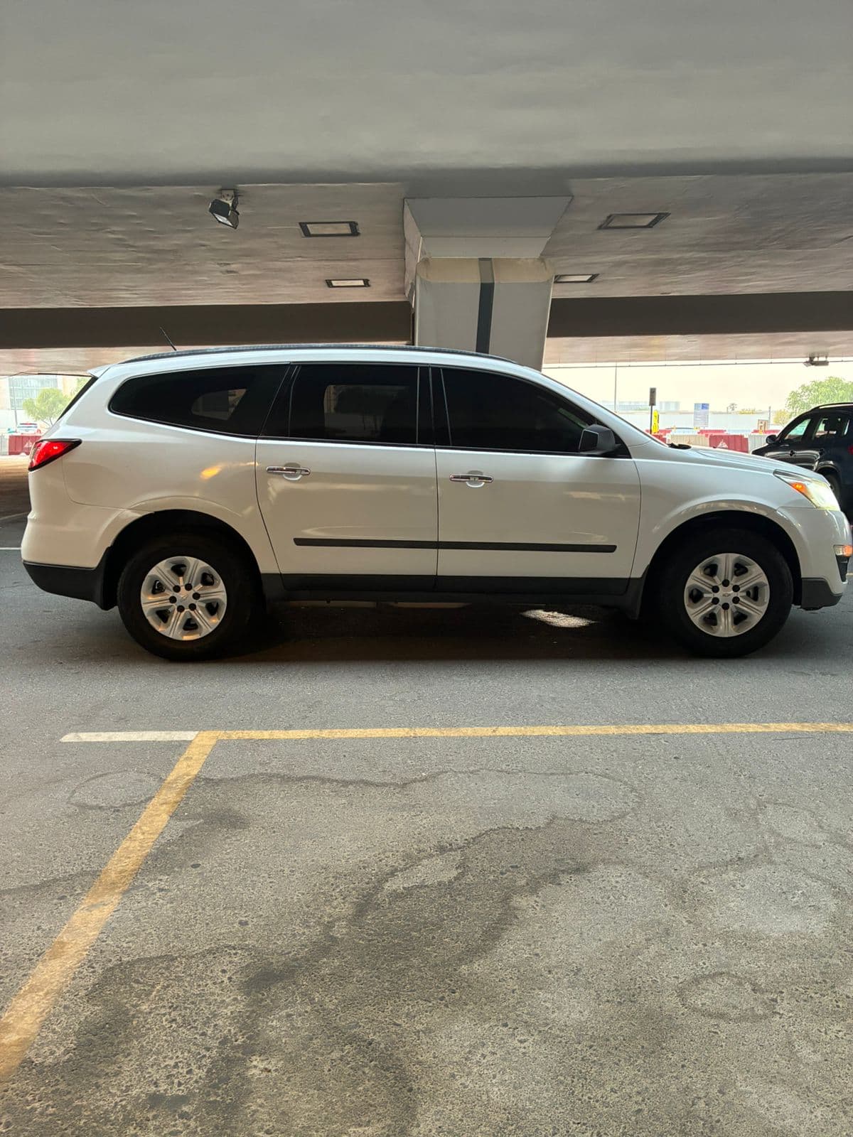 2017 Chevrolet Traverse LT for sale Dubai, Carology photo 3