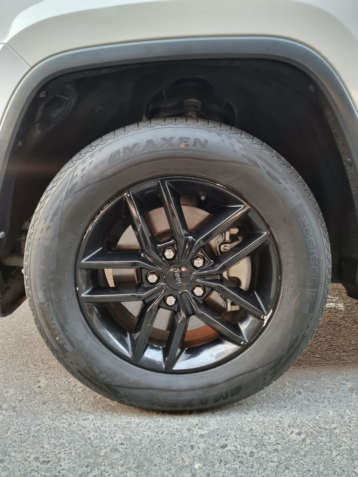 2017 Jeep Grand Cherokee 4x4 for sale Dubai, Carology photo 12