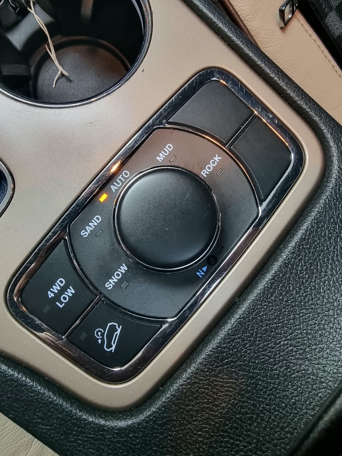 2017 Jeep Grand Cherokee 4x4 for sale Dubai, Carology photo 17