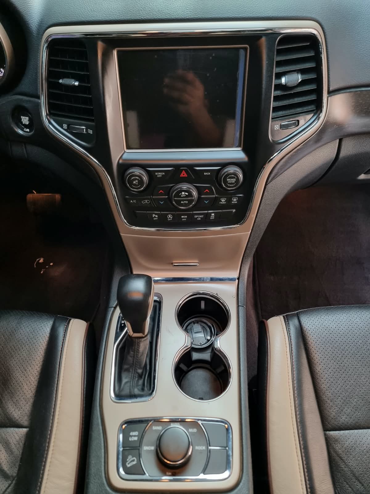 2017 Jeep Grand Cherokee 4x4 for sale Dubai, Carology photo 18