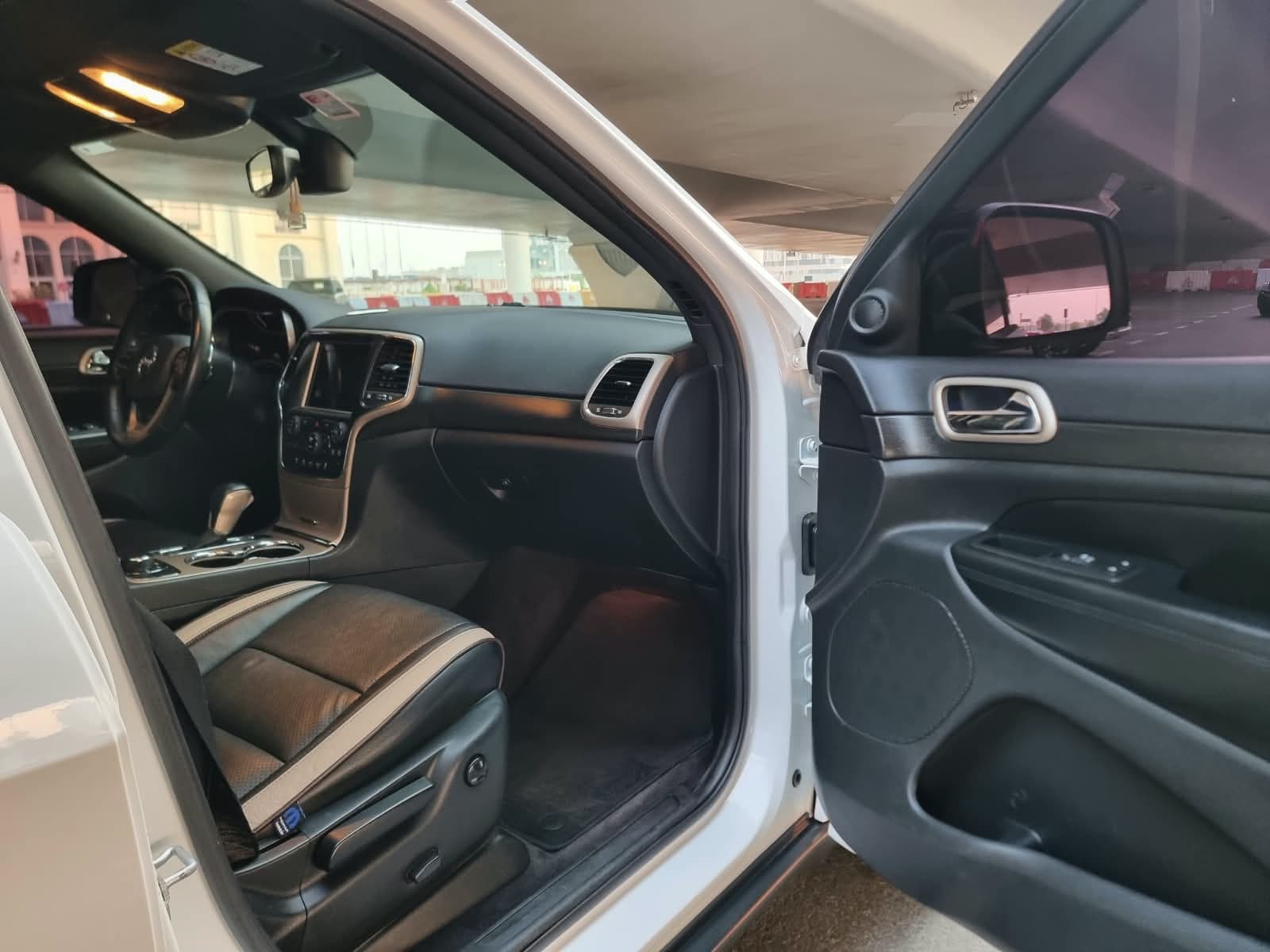 2017 Jeep Grand Cherokee 4x4 for sale Dubai, Carology photo 19
