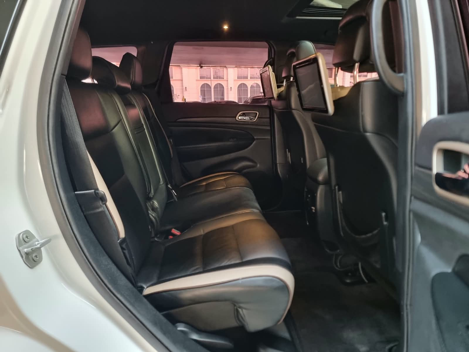 2017 Jeep Grand Cherokee 4x4 for sale Dubai, Carology photo 22