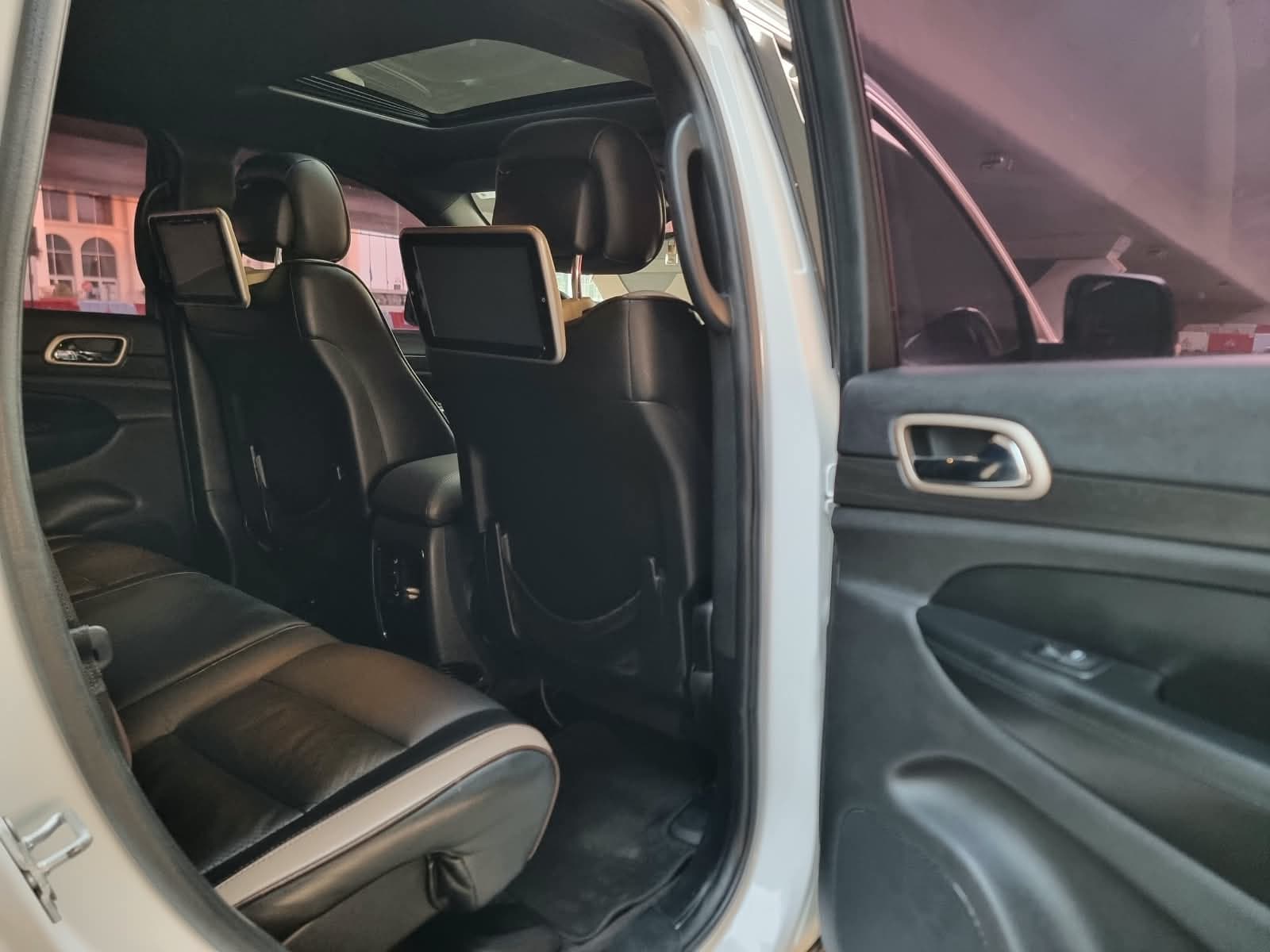 2017 Jeep Grand Cherokee 4x4 for sale Dubai, Carology photo 23