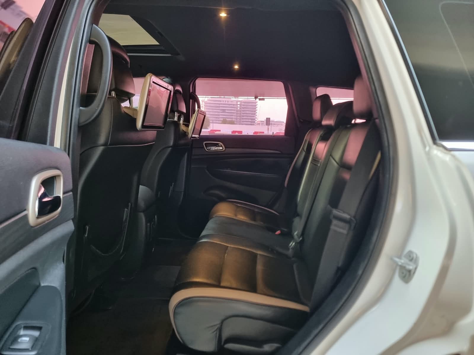 2017 Jeep Grand Cherokee 4x4 for sale Dubai, Carology photo 25