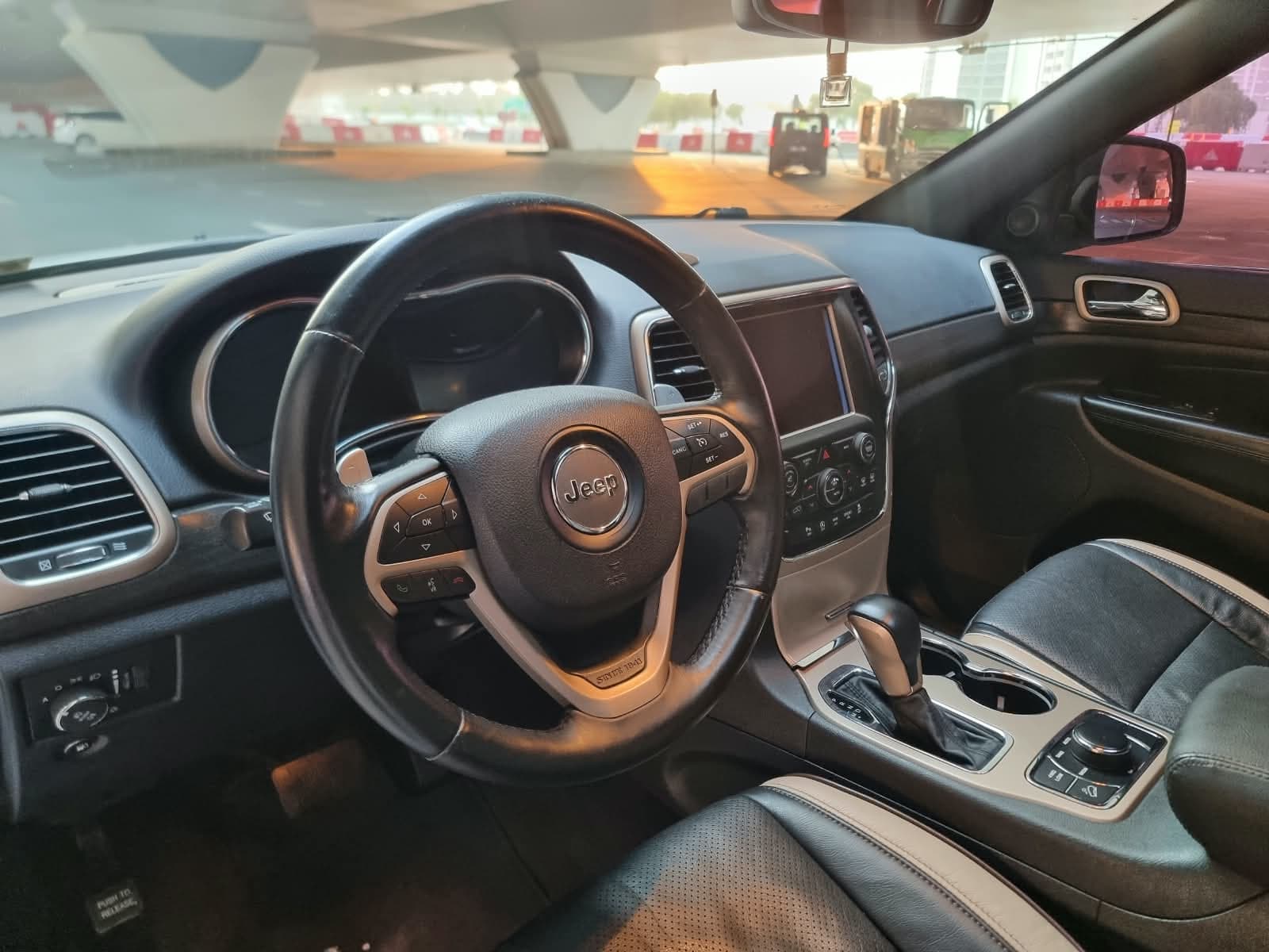 2017 Jeep Grand Cherokee 4x4 for sale Dubai, Carology photo 28