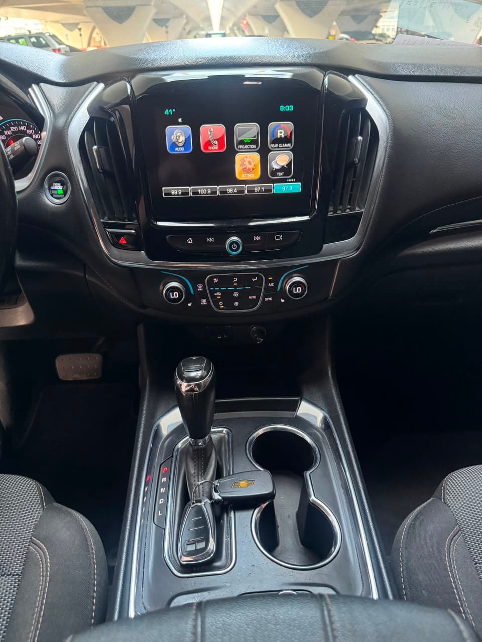 2018 Chevrolet Traverse LT for sale Dubai, Carology photo 10