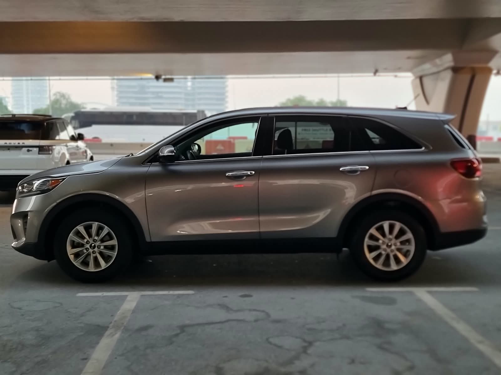 2019 Kia Sorento for sale Dubai, Carology photo 4