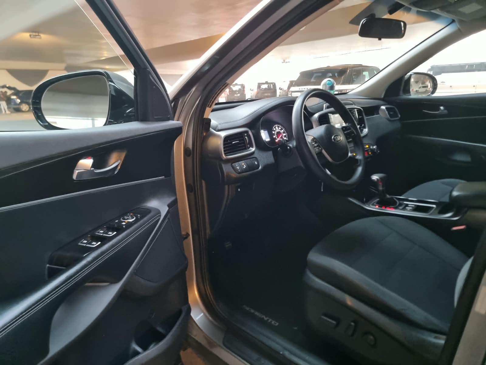 2019 Kia Sorento for sale Dubai, Carology photo 10