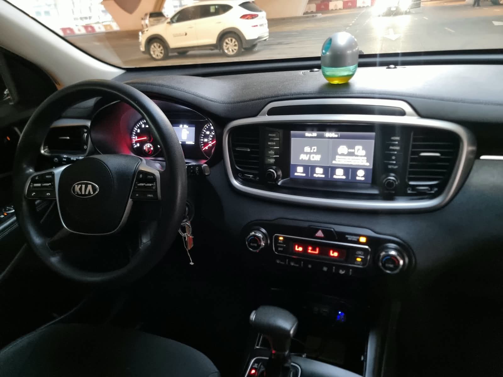 2019 Kia Sorento for sale Dubai, Carology photo 17
